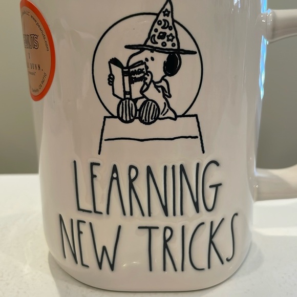 NWT Rae Dunn x Peanuts LEARNING NEW TRICKS Snoopy Halloween Mug - Picture 2 of 4